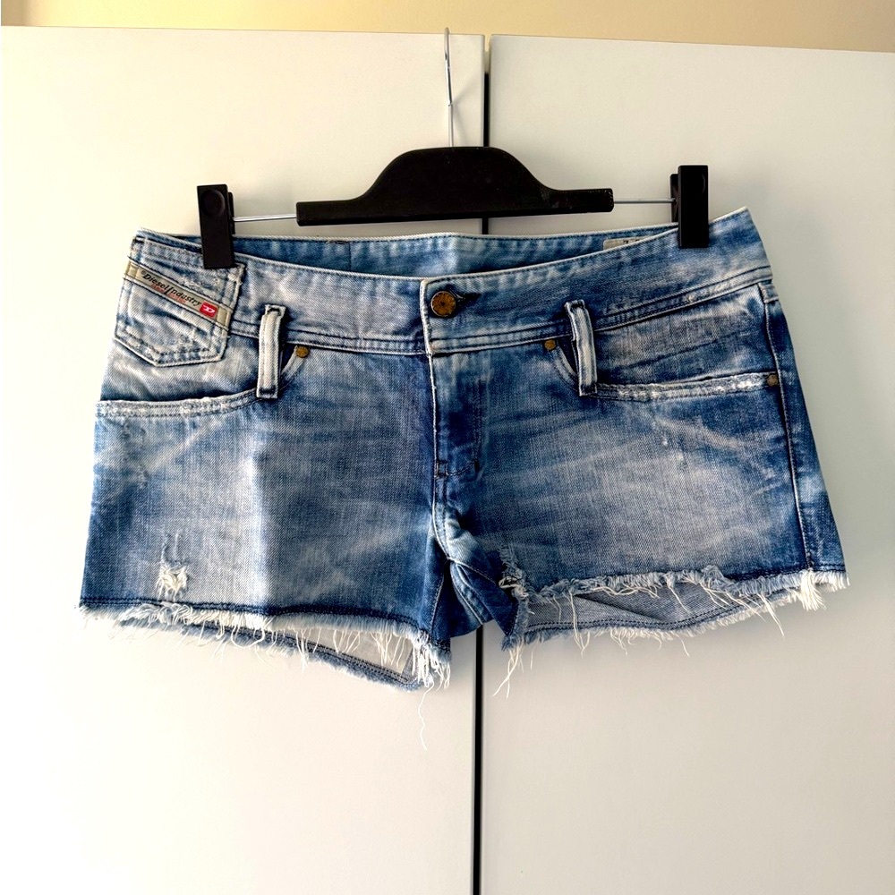 Diesel Mintha Distressed Denim Shorts Light Wash Frayed Hem - size W30